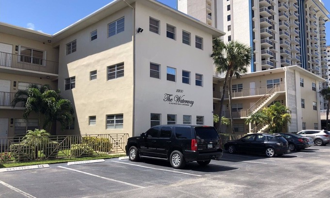 South Lake Condo | Charming 2-bedroom condo with WiFi, AC in fantastic Hollywood