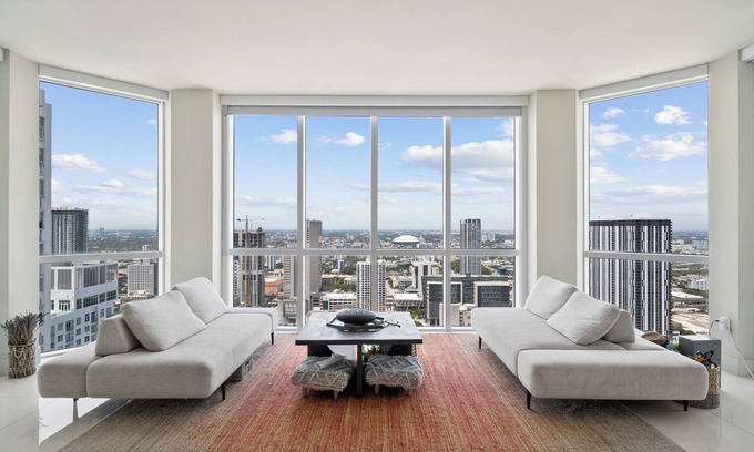 Downtown Miami Condo | Charming 2-bedroom condo with WiFi, in vibrant Downtown Miami