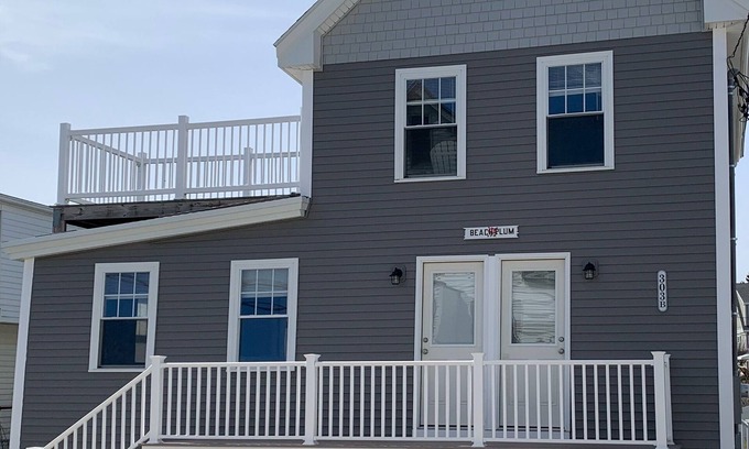 York Beach Apartment | Charming 2-bedroom first floor apartment in delightful York Beach with AC, WiFi
