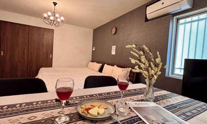 Sennichimae House | Charming 2-bedroom house in lovely Osaka nAccommodates up to 10 people