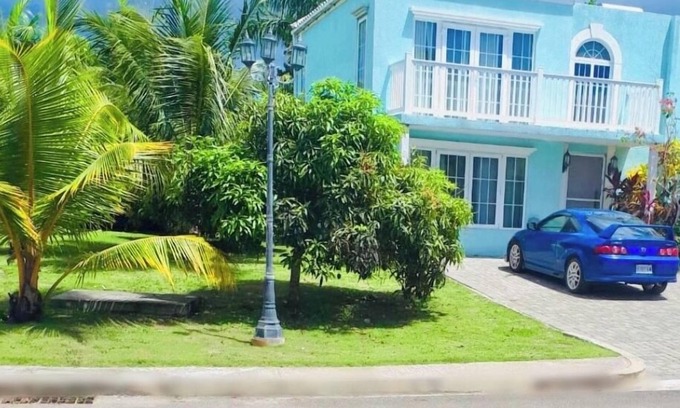 Orange Bay House | CHARMING 2 BEDROOM HOME: 3 BEDS, SLEEPS 1-5, 24hr SECURITY, PRIVATE POOL & BEACH