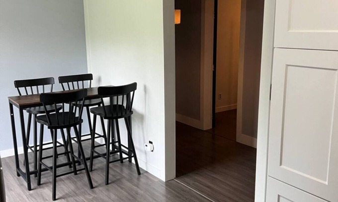 Central Okanagan House | Charming 2-bedroom house in delightful Kelowna with WiFi, AC