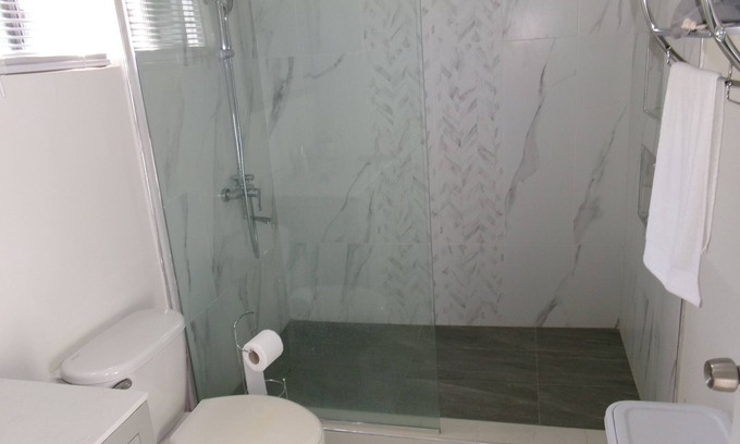 West End House | Charming 2-bedroom house in with AC, Pool, hot water, washer and dryer, gated.