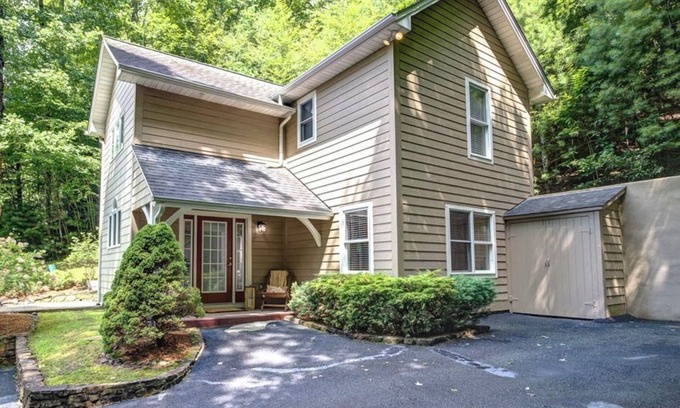 Boone House | Charming 2-bedroom house with WiFi, AC in marvelous Boone