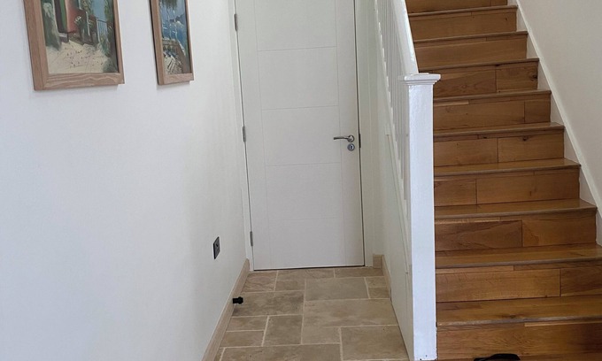 Harrow House | Charming 2 bedroom in a house in peaceful Harrow on hill tube station, with WiFi