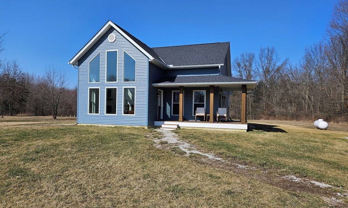 Kilbourne Other | Charming 2-bedroom secluded house in Sunbury with WiFi, AC 7 acres