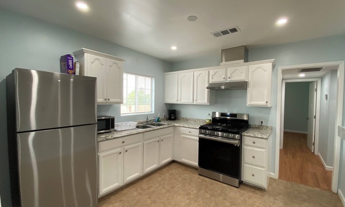 Bakersfield House | Charming 2-bedroom house with AC and WiFi in delightful Bakersfield.