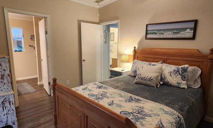 Fort Pierce Shores House | Charming 2-bedroom house in N Hutchinson Island across the street from the beach