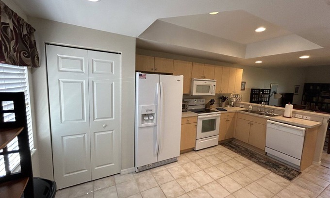 Deep Creek Condo | Charming 2-bedroom condo with AC and WiFi in serene Punta Gorda