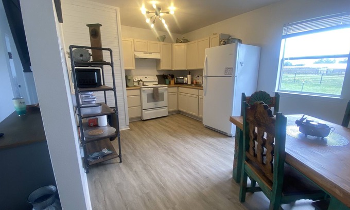 Paluxy Cabin | Charming 2 bedroom/1bath ranch bunk house located just outside Stephenville.