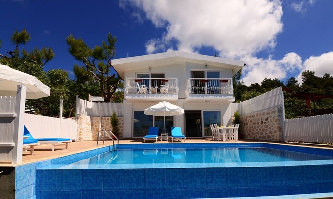 Islamlar House | Charming 2 Bedroom Villa with Secluded Pool, in Islamlar Village, nr. Kalkan