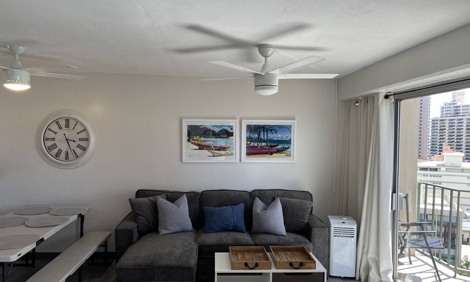 McCully - Moiliili Apartment | Charming 2 bedroom Waikiki Apt, Sleeps 6 with FREE parking