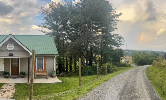 Old Town Cottage | Charming 2-BR cottage in Galax with WiFi, AC. Close to Blue Ridge Parkway