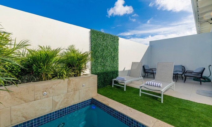 Ponton Apartment | Charming 2 BR Oasis in Oranjestad by Bocobay