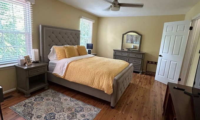 Lake Ridge House | Charming 2 levels guest unit in a house in amazing lake ridge area.