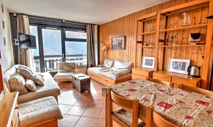 Morzine Apartment | Charming 2-room apartment with pool and parking, close to slopes in Morzine