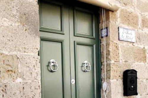 Zabbar House | Charming 200 year old cottage with yard