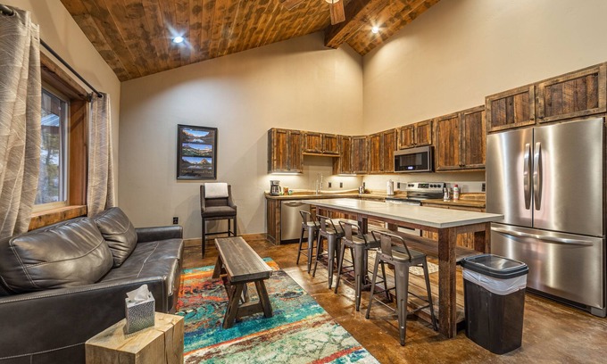 Coram Condo | Charming 2bd/1ba MT Retreat- sleeps 6 – Just 7 Miles Away From GNP- #4-STAY HERE