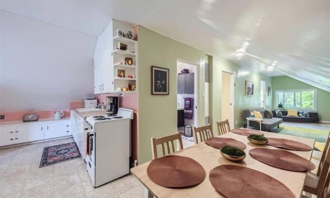 Louisville Apartment | Charming 2BR in Historic Old Town Grocery
