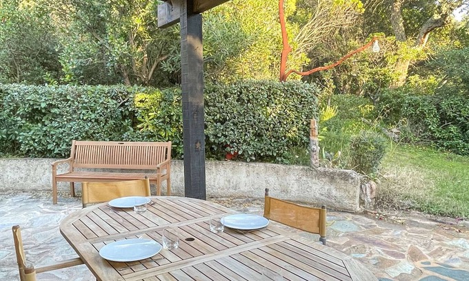 Santa Giulia House | Charming 2BR Mini-Villa, 100m to Santa-Giulia Beach, Terrace, BBQ, Private Parking, A/C in Living Room
