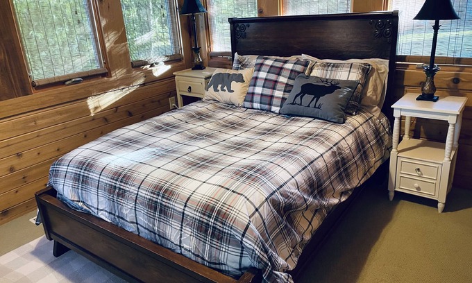 Lake Michigan Beach House | Charming 2BR (Sleeps 4) Coach House w/Lake Michigan Access