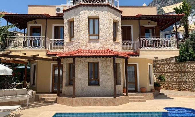 Kalkan House | Charming 3/4 bedroomed Villa with private pool and stunning rooftop terrace