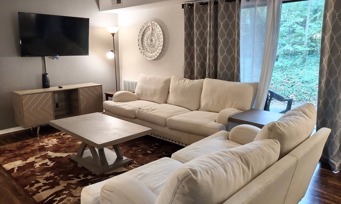 Southwest Raleigh Condo | Charming 3 bdr. Condo in Central Raleigh