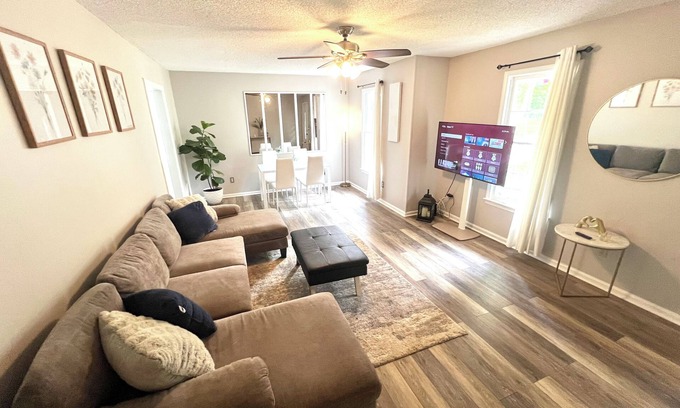 Columbia House | Charming 3 bdr house in Irmo min from Columbia airport, lakes, Columbia downtown