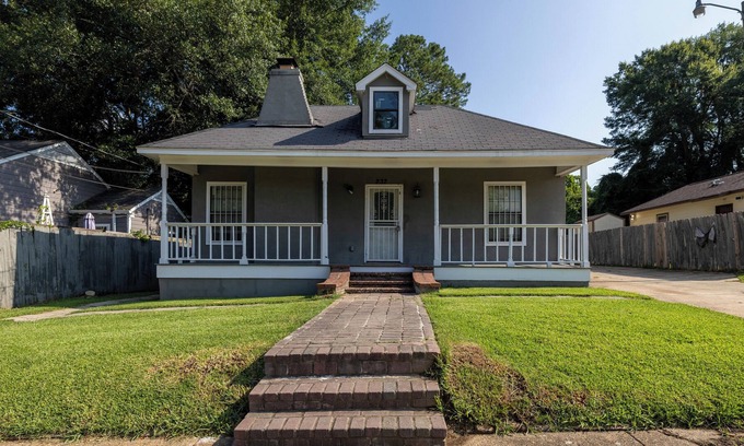 Fondren Apartment | Charming 3 BDRM Unit with ~ Free Parking ~ Wifi