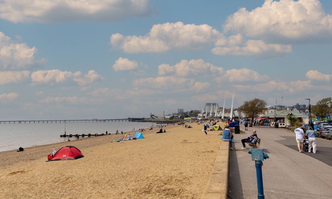 Southend-on-Sea Apartment | Charming 3-Bed Apartment in South end on sea