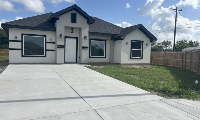 Brownsville House | Charming 3-bed 2 Bath Home near Airport and South Padre Island