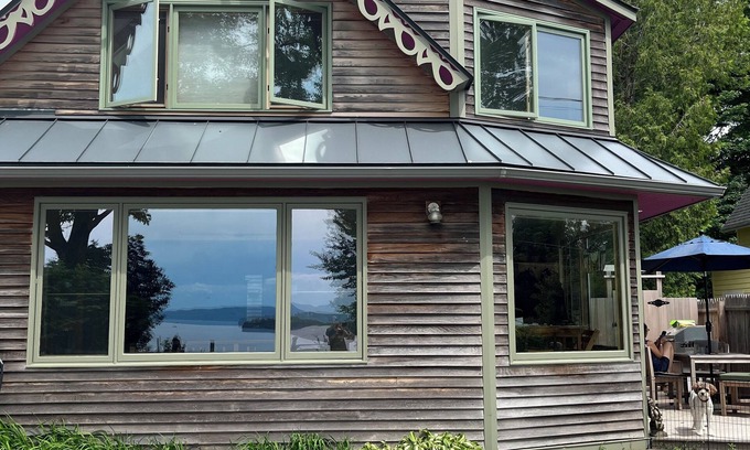 South Burlington House | Charming 3-bedroom house on Lake Champlain AC/Heat/Fireplace/Hot Tub/Theatre