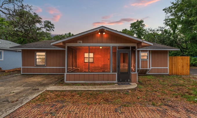 Port Richey House | Charming 3-bedroom house with AC, WiFi in amazing New Port Richey