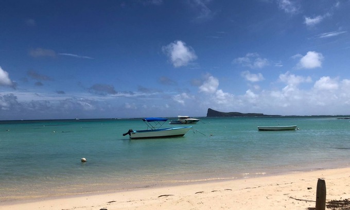 Pereybere Villa | Charming 3-bedroom beachfront villa with WiFi, gym, pool & garden