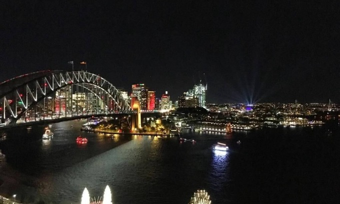 North Sydney Apartment | Charming 3-Bedroom Apartment with Harbour View, 900m Stroll to Harbour Bridge