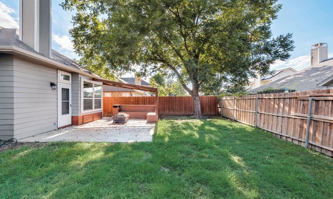 Grand Prairie House | Charming 3-bedroom house in wonderful Grand Prairie with Pool Table and Office
