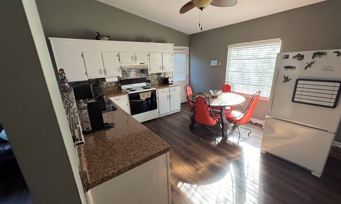 Moncks Corner House | Charming 3-bedroom house within a mile of lake access in Moncks Corner