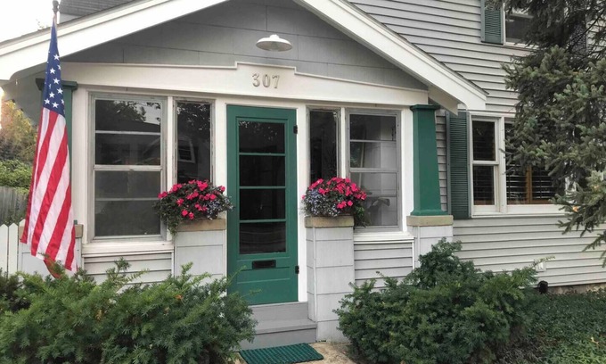 Traverse City Cottage | Charming 3-bedroom cottage in lovely Traverse City with WiFi, AC