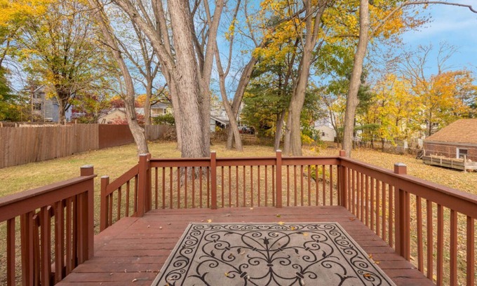 Hartford House | Charming 3-bedroom house in lovely West Hartford with WiFi