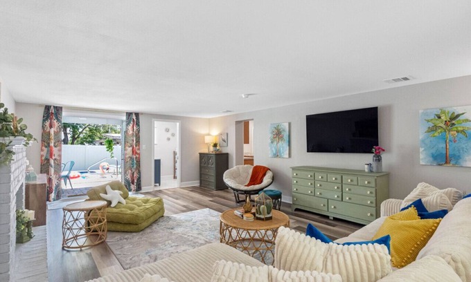 Lakeland House | Charming 3-Bedroom, 2-Bathroom Home with Heated Pool and Spacious Backyard in the Heart of Lakeland