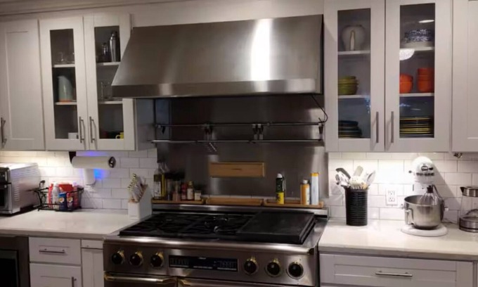 Camarillo House | Charming 3-bedroom 2 bath house in Camarillo with WiFi, AC, jacuzzi, fenced yard