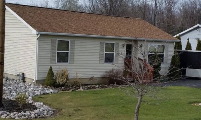 Harborcreek House | Charming 3-bedroom building in Harborcreek with WiFi, AC. Private and quiet