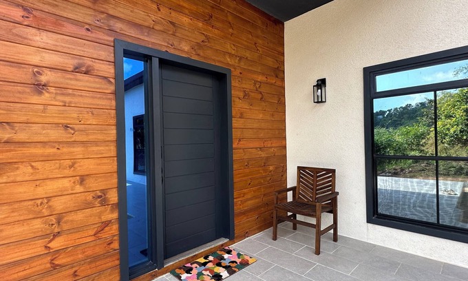 St. Andrew Villa | Charming 3-bedroom villa with Pool, WiFi and AC in Saint Andrew