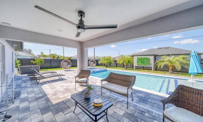 Diplomat House | Charming 3-bedroom house with beautiful heated pool and plenty of amenities