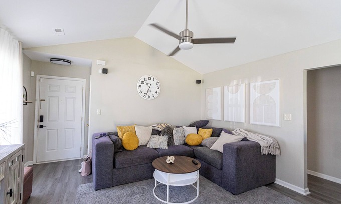 Oakdale House | Charming 3-bedroom house 10 mins from Charlotte Uptown with WiFi, AC