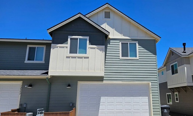 Flagstaff House | Charming 3-bedroom house with WiFi and a scenic forest view in Belmont