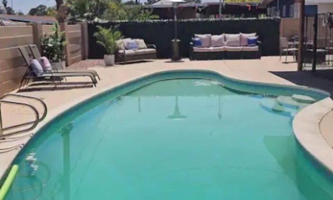 Downtown Las Vegas House | Charming 3-bedroom house with pool WiFi and AC in awesome Las Vegas. Enjoy