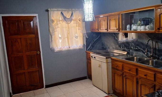 Saint Andrew House | Charming 3-bedroom house in Kingston with AC, WiFi. Enjoy your stay