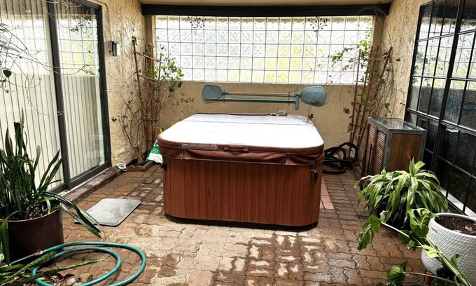 El Paso House | Charming 3-bedroom house with AC, WiFi &Hot tub in Westside El Paso