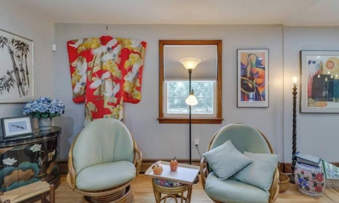 Oakpark House | Charming 3-bedroom house with WiFi, AC and Family Game Room in lovely Madison